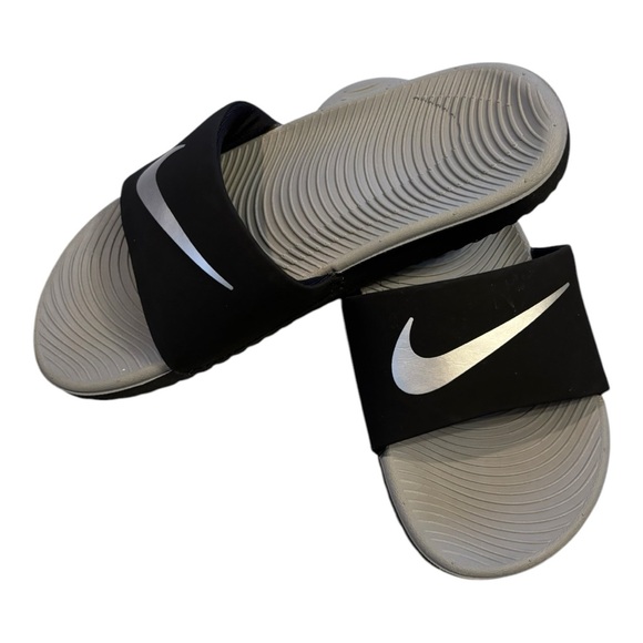 Nike‎ Youth Slides (Kawa) Size 1 - Picture 1 of 3